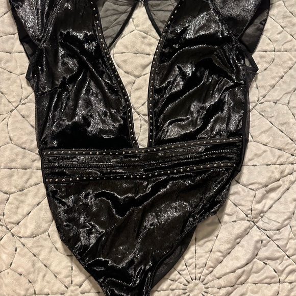 VICTORIA'S SECRET VERY SEXY SHINE
VELVET PLUNGE BODYSUIT/TEDDY - Picture 9 of 12